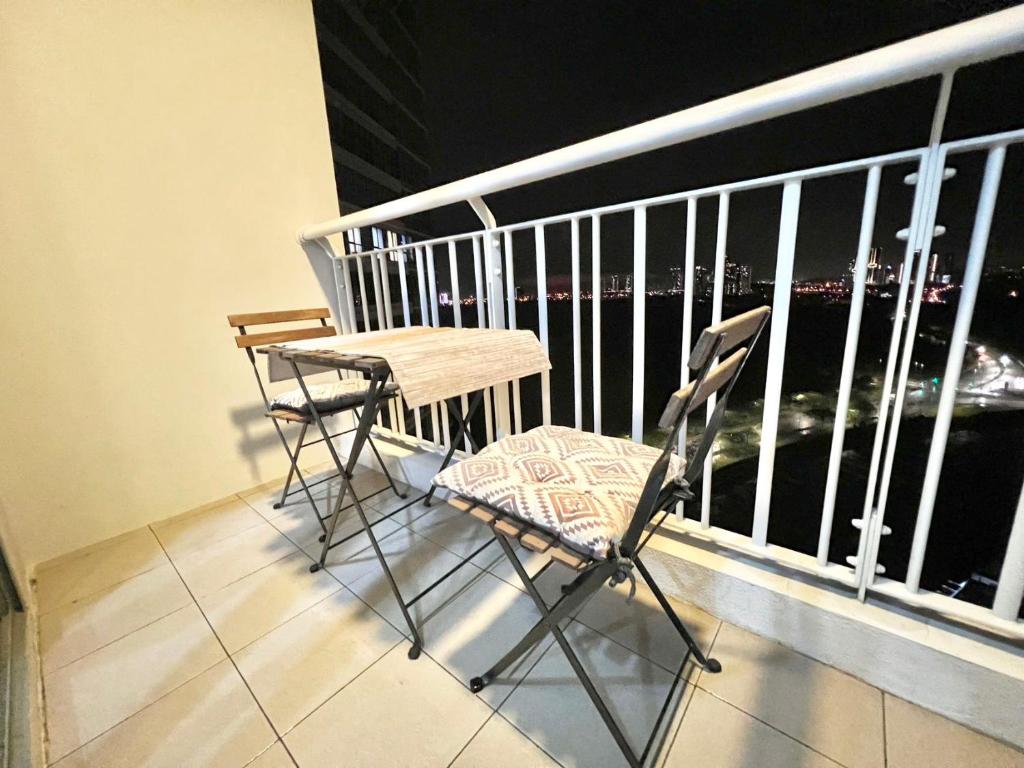 Balkón nebo terasa v ubytování Teega Suites Studio by Luxecocoo CK Puteri Harbour