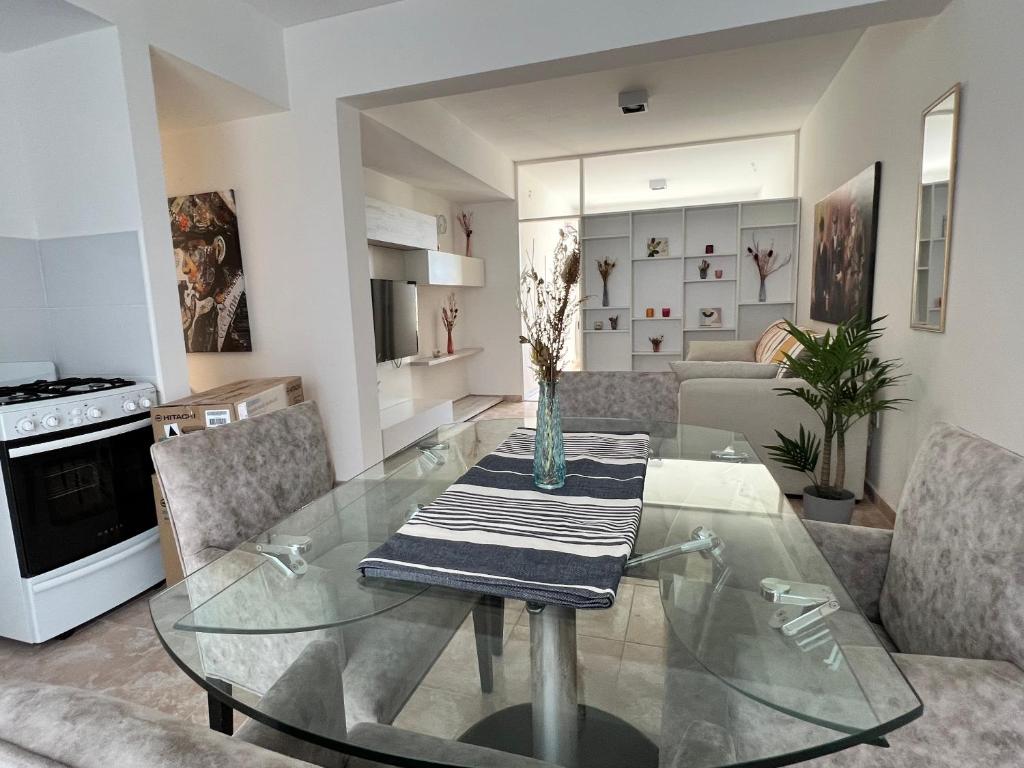 Center Suites - One-Bedroom Apartment