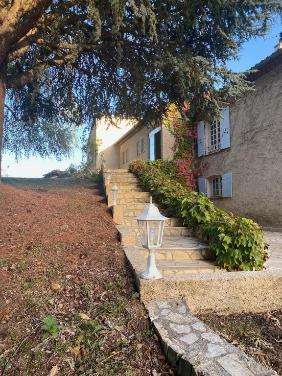 Vonkajšia záhrada v ubytovaní Foix Villa 150m2 dans très grand parc arboré