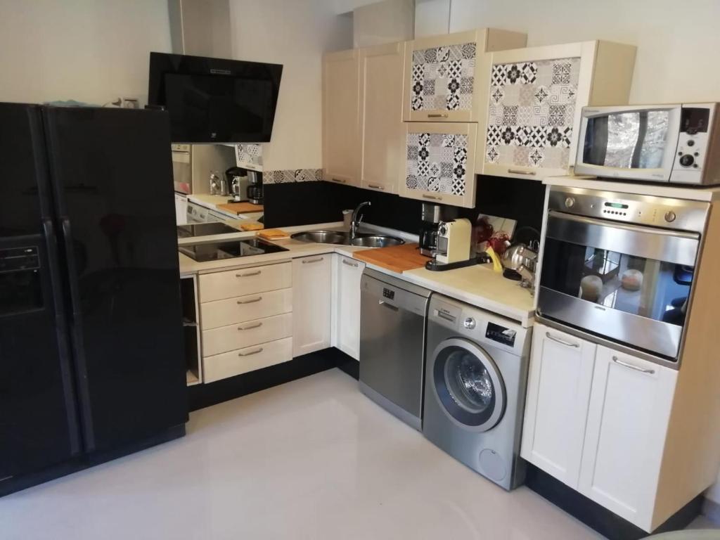 A kitchen or kitchenette at Plaza Nueva's House "El Consul"