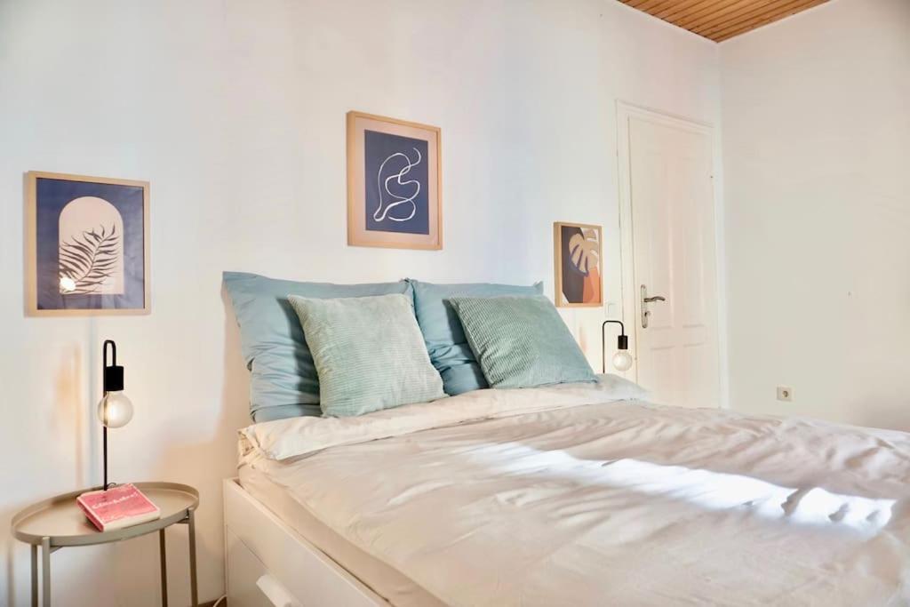Postel nebo postele na pokoji v ubytování NEU I moderne zentrale Wohnung I Netflix I 4 Gäste