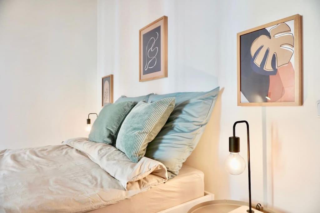 Postel nebo postele na pokoji v ubytování NEU I moderne zentrale Wohnung I Netflix I 4 Gäste
