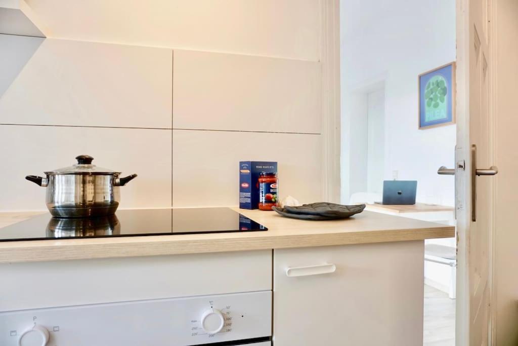 Kuchyň nebo kuchyňský kout v ubytování NEU I moderne zentrale Wohnung I Netflix I 4 Gäste