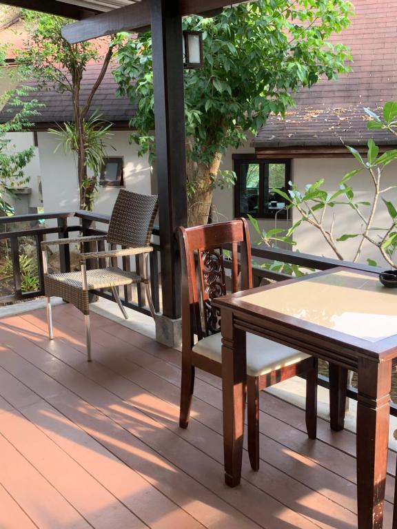 Balkón nebo terasa v ubytování บ้านธานี (BAAN THANI)