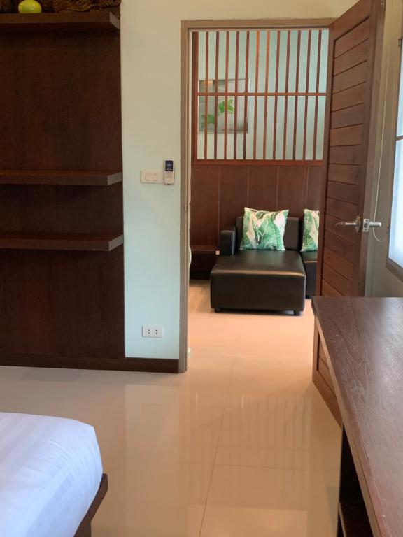 Postel nebo postele na pokoji v ubytování บ้านธานี (BAAN THANI)
