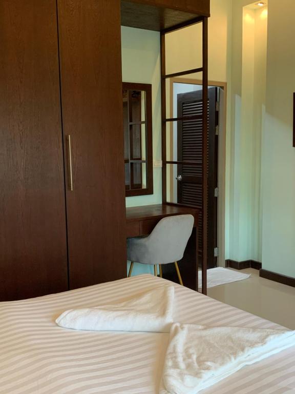 Postel nebo postele na pokoji v ubytování บ้านธานี (BAAN THANI)