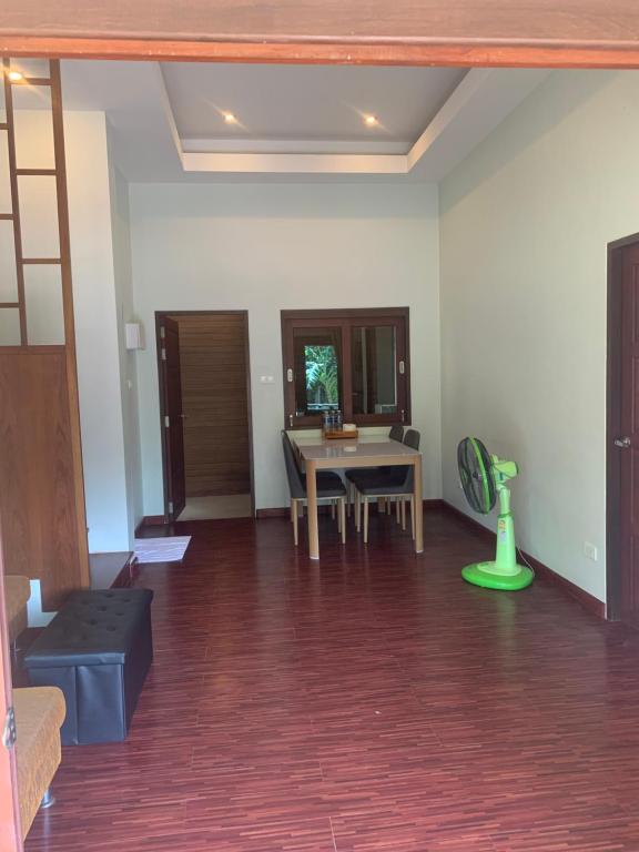 Fotografie z fotogalerie ubytování บ้านธานี (BAAN THANI) v destinaci Choeng Mon pláž