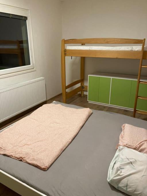 Postel nebo postele na pokoji v ubytování Chata u medvěda
