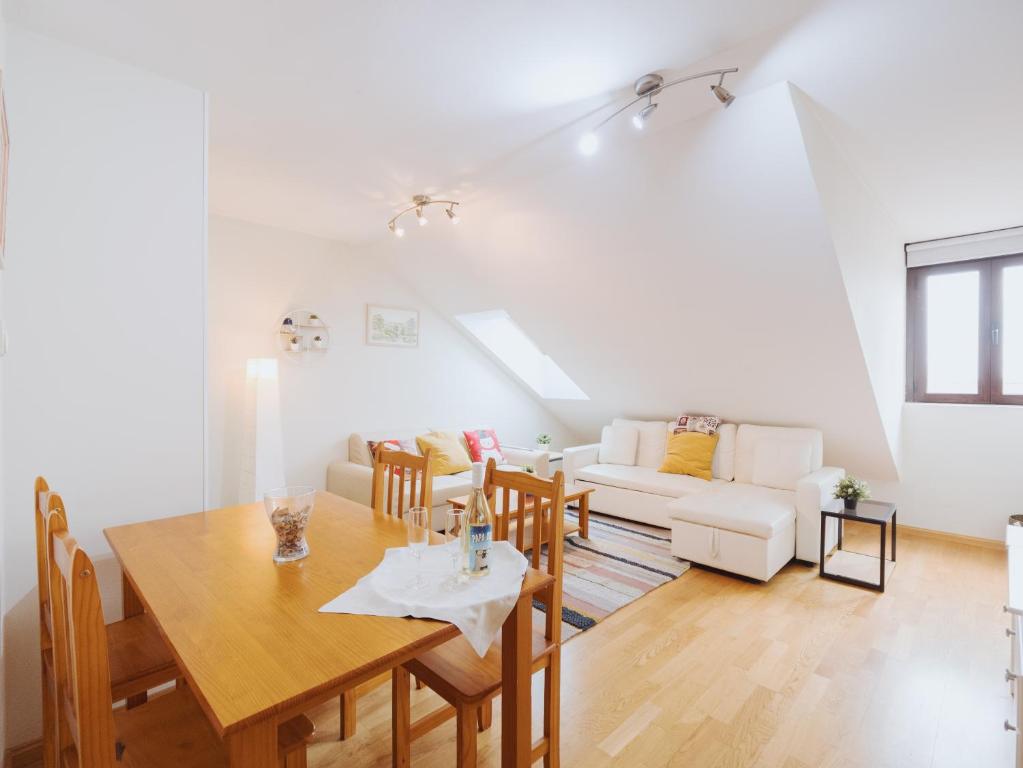 Posedenie v ubytovaní Apartamento "PAPA OSO"