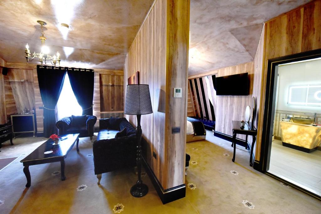 TV a/nebo společenská místnost v ubytování Hotel Hymeti's Palace