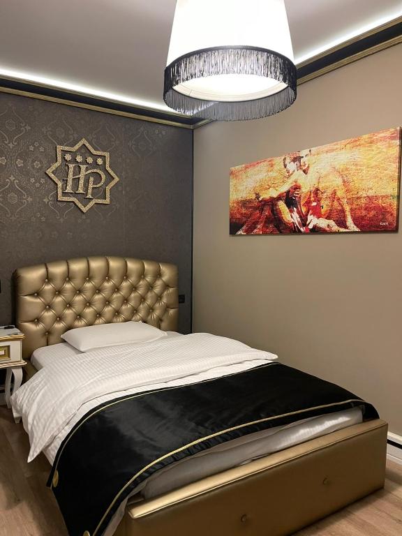 Postel nebo postele na pokoji v ubytování Hotel Hymeti's Palace