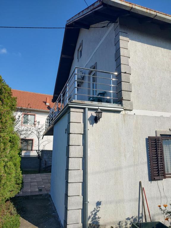 a balcony on the side of a building at Vojin Meljak in Meljak
