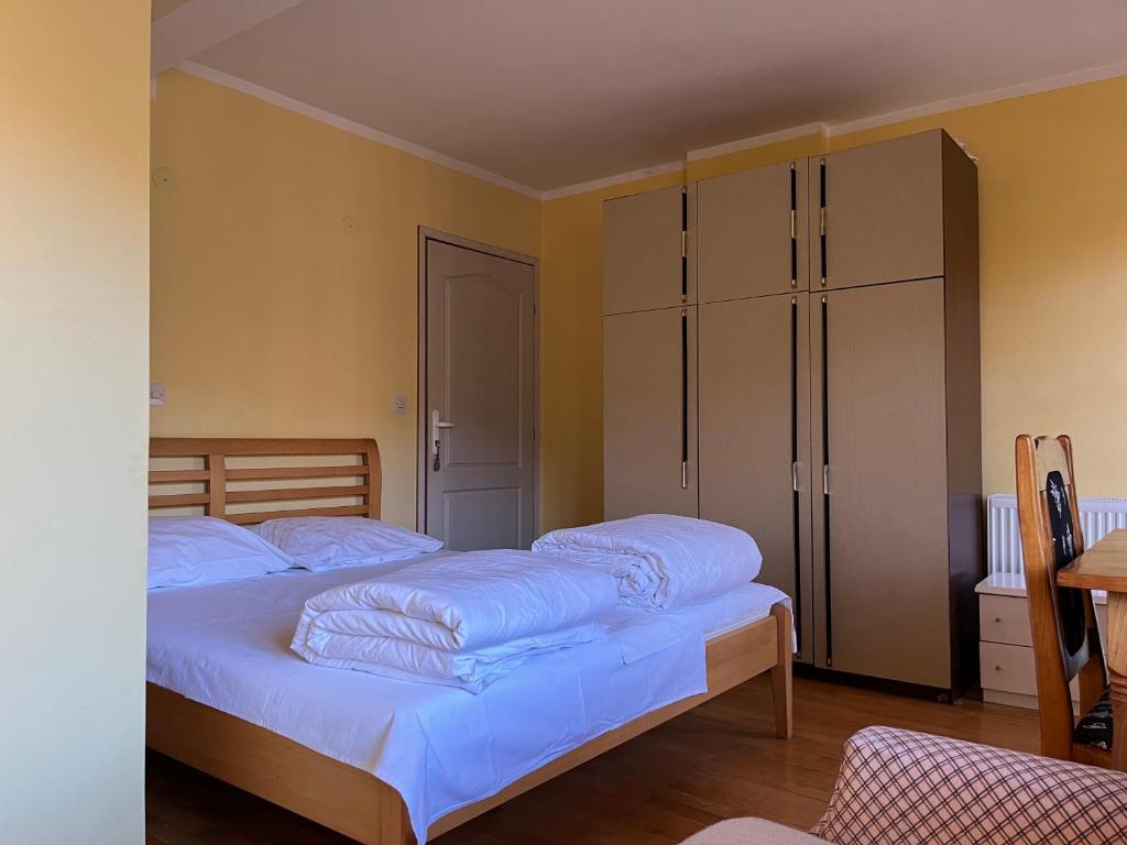 Rúm í herbergi á Apartments and Rooms Vicko