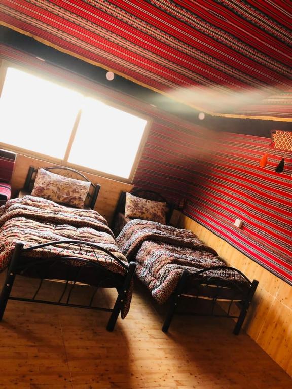 Posezení v ubytování Hatan Rum Camp