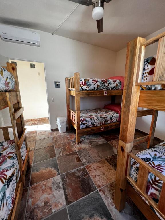 Postel nebo postele na pokoji v ubytování Hostal Bucerias