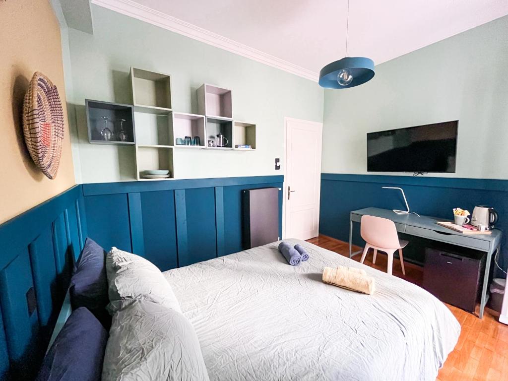 a bedroom with a bed with a blue wall at Peaceful and Central Room with Balcony next to Hilton in Athens