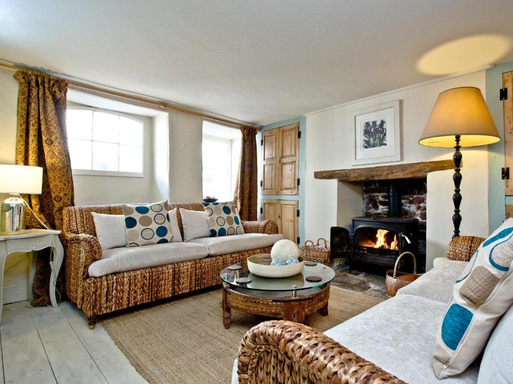 a living room with a couch and a fireplace at Lyndale Cottage in Cawsand