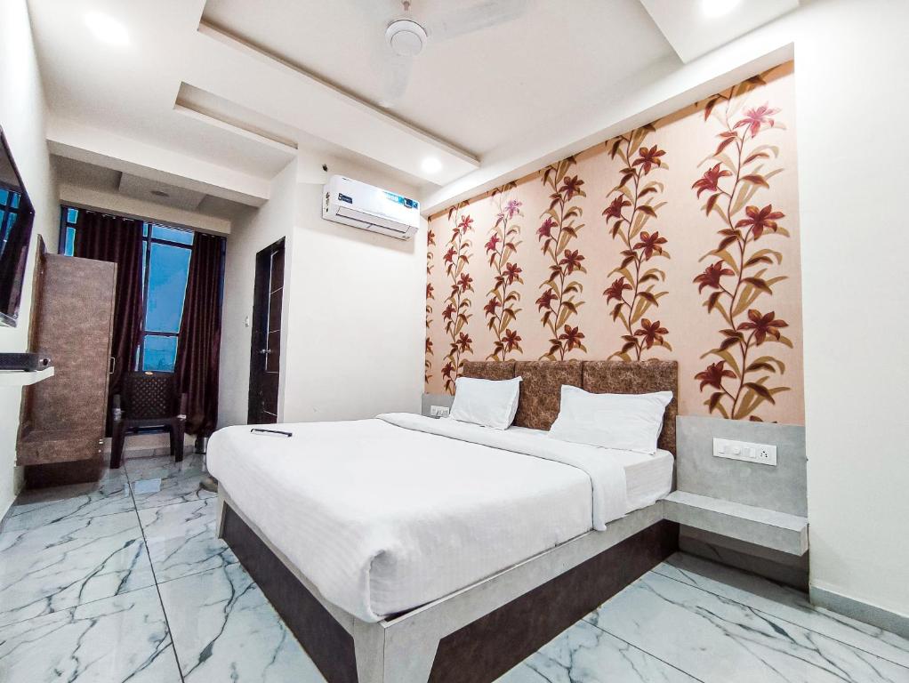 Hotel Shivam - Deluxe Room