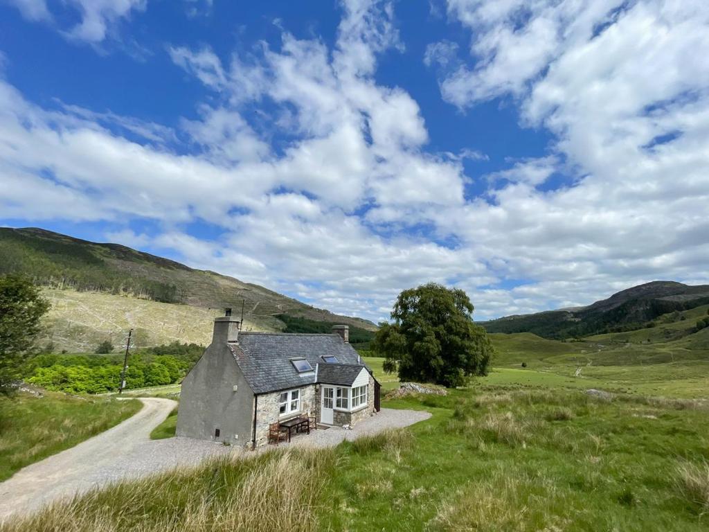 Glacour Studio Cottage in Bridgend, Highland, Scotland