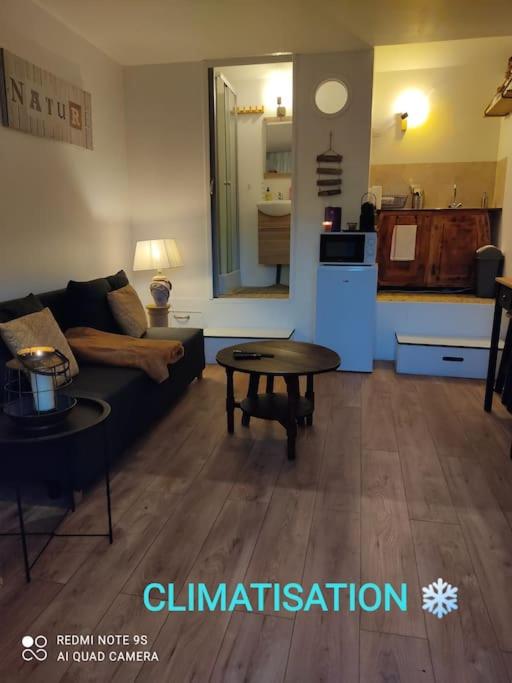 Fotografia z galérie ubytovania logement Mezzanine salon indépendant v destinácii Mézières-sur-Seine