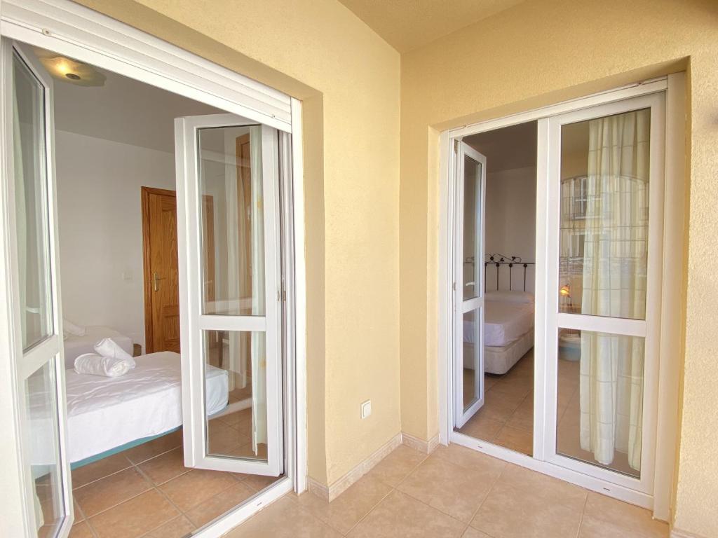 Postel nebo postele na pokoji v ubytování Milenio 1H Apartments Casasol
