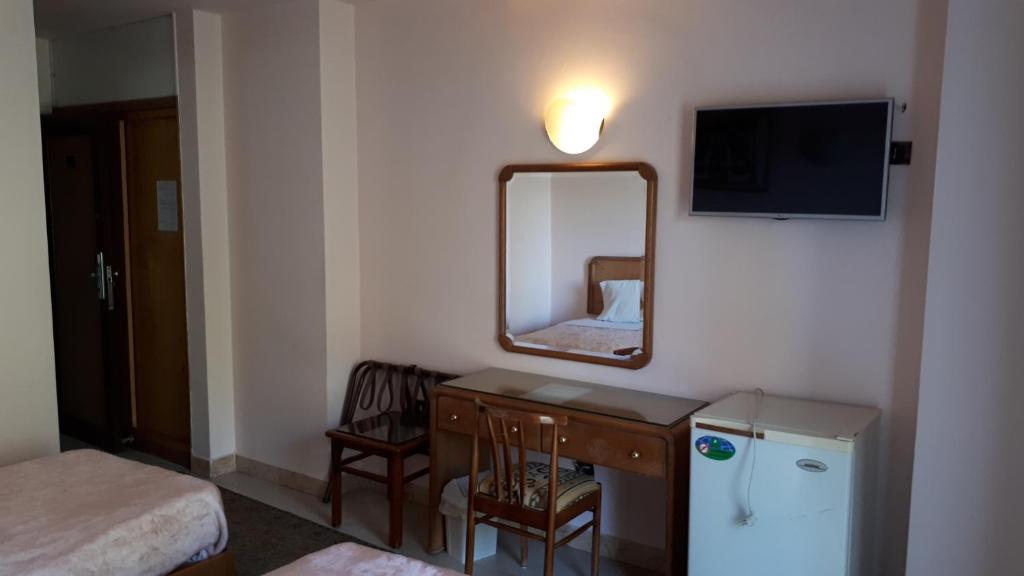 TV a/nebo společenská místnost v ubytování New Pola Hotel
