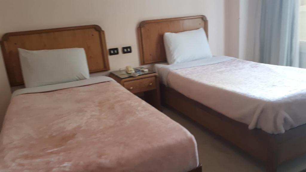 Postel nebo postele na pokoji v ubytování New Pola Hotel