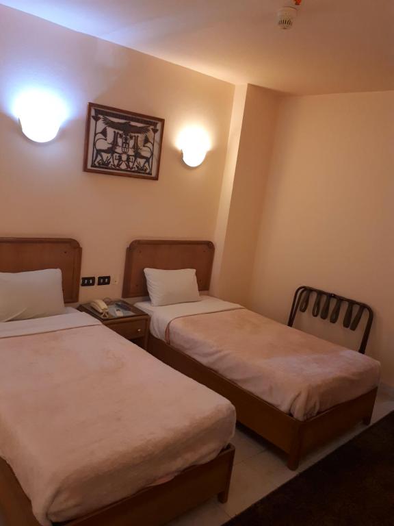 Postel nebo postele na pokoji v ubytování New Pola Hotel