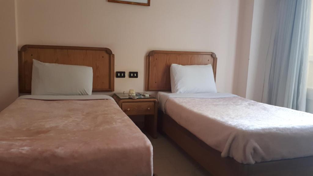 Postel nebo postele na pokoji v ubytování New Pola Hotel