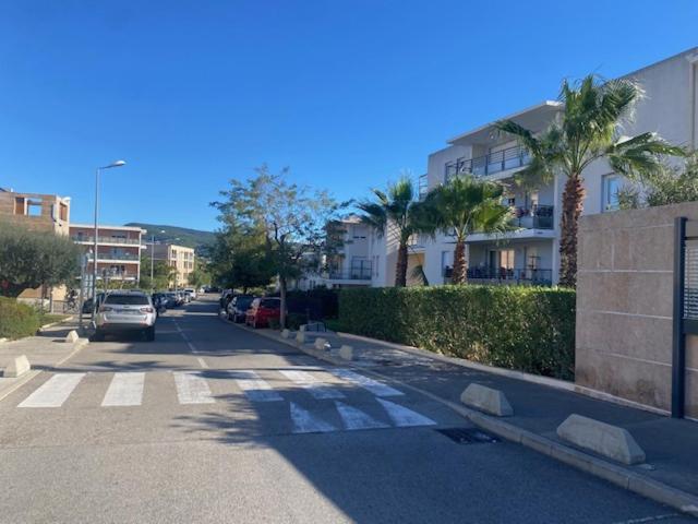 Fotografia z galérie ubytovania Superbe T3 de standing en RDC avec Grande terrasse v destinácii La Ciotat