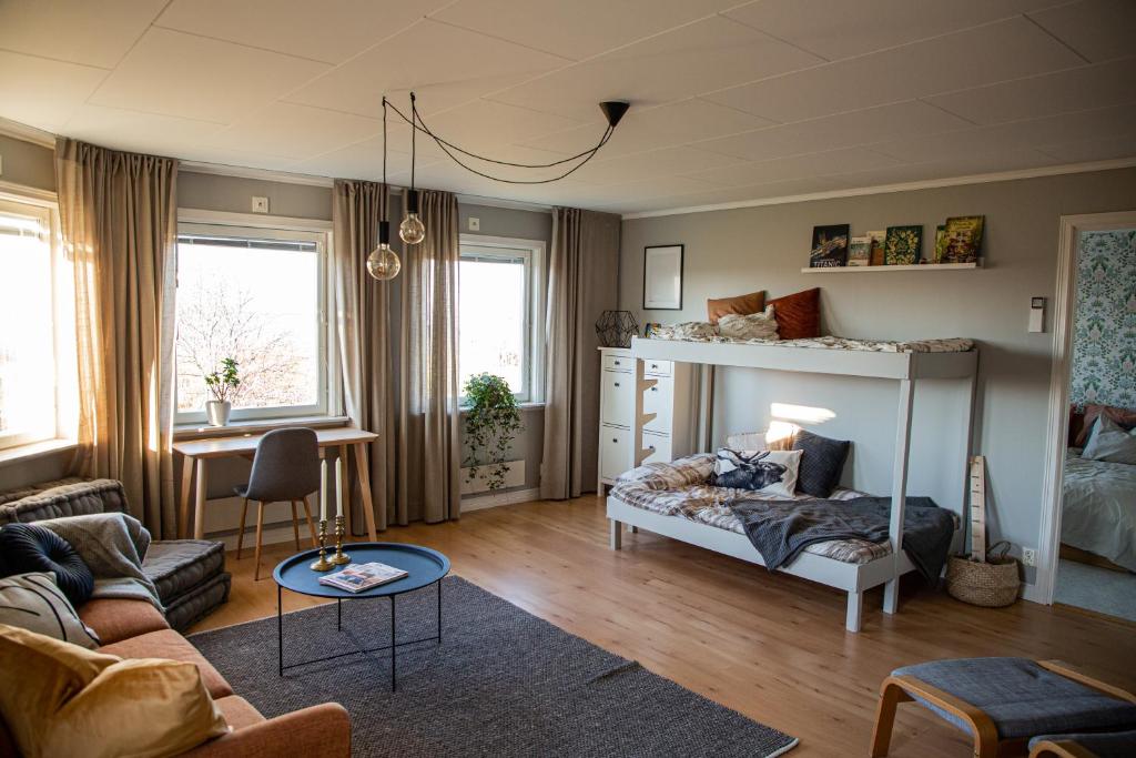 Posezení v ubytování Cozy mountain view apartment