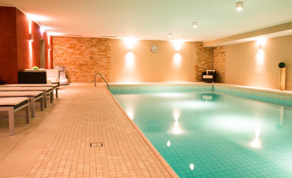 Bazén v ubytování Hotel Bavaria nebo v jeho okolí