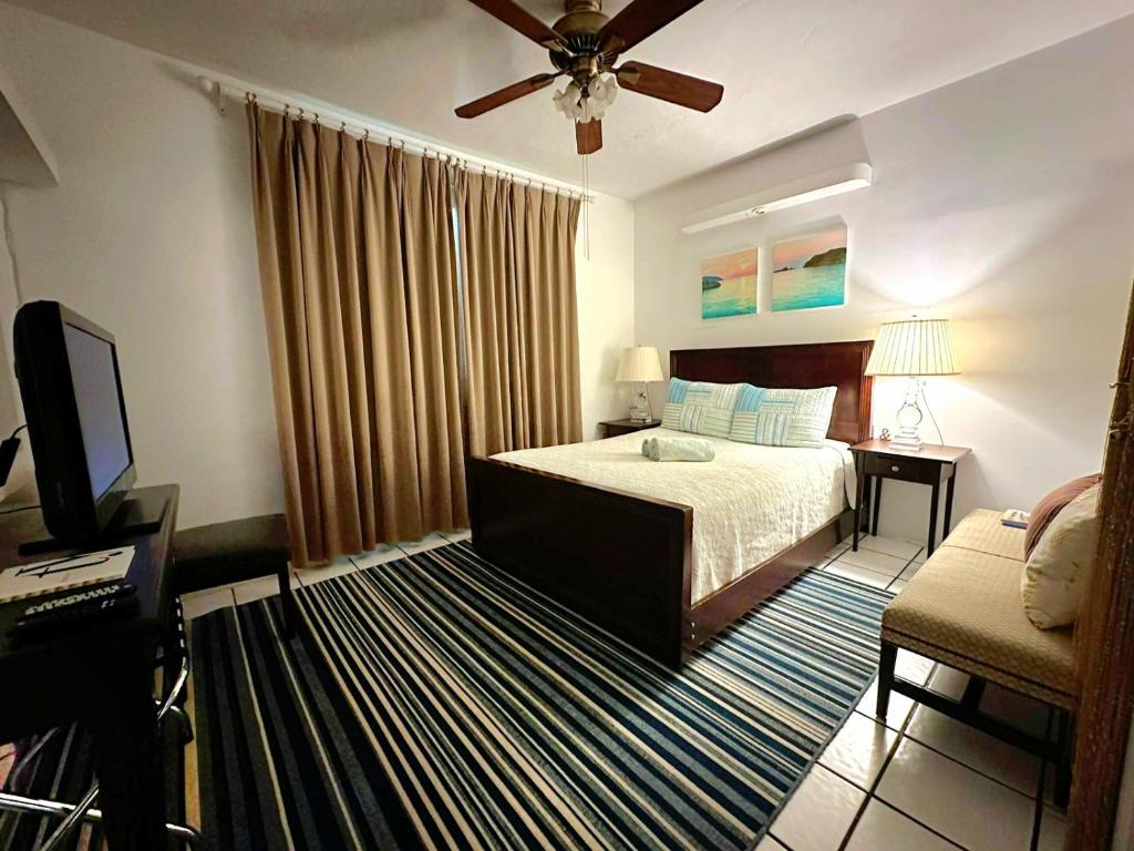 מיטה או מיטות בחדר ב-A Peaceful Stay In Miami