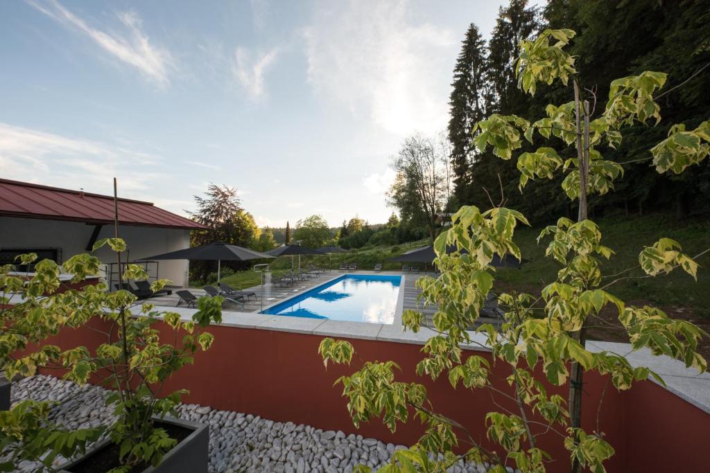 Bazén v ubytování Hotel Bavaria nebo v jeho okolí