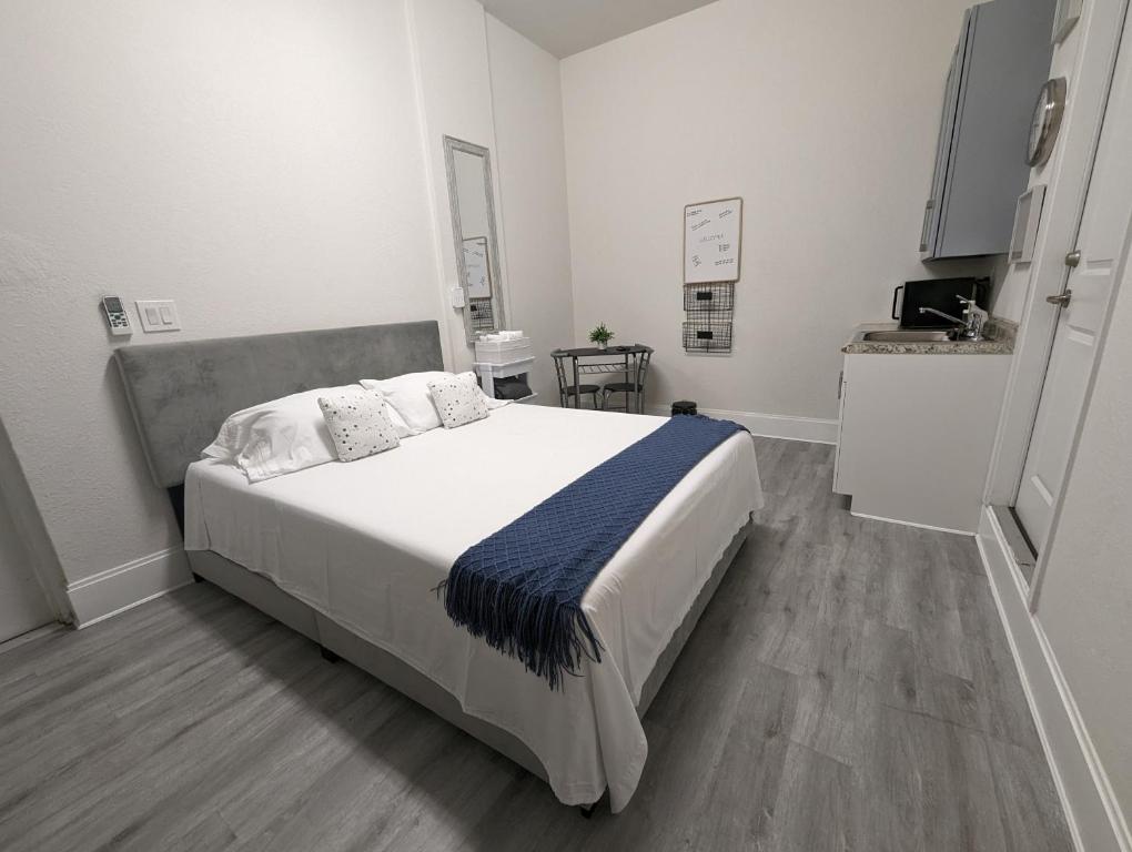 a bedroom with a large bed and a kitchen at Cozy Private Room in Miami