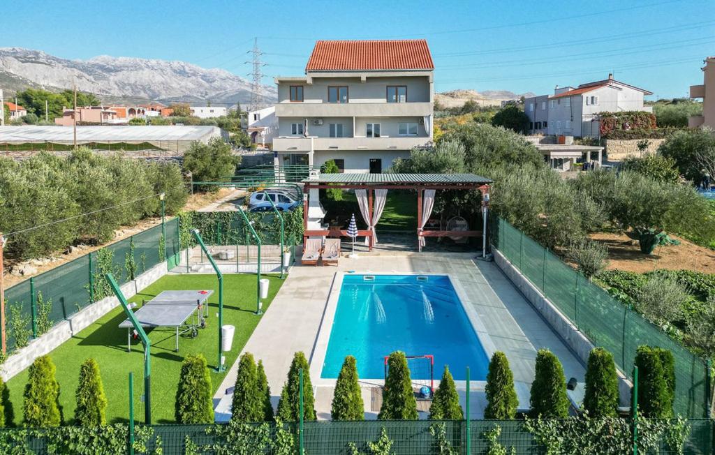 Výhľad na bazén v ubytovaní Villa Fay Split alebo v jeho blízkosti