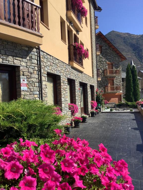 Apartaments La Bonaigua, Valencia de Aneu – Updated 2023 Prices