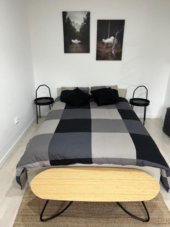 Кровать или кровати в номере Apartamento 3 min da Av Liberdade - Remodelado