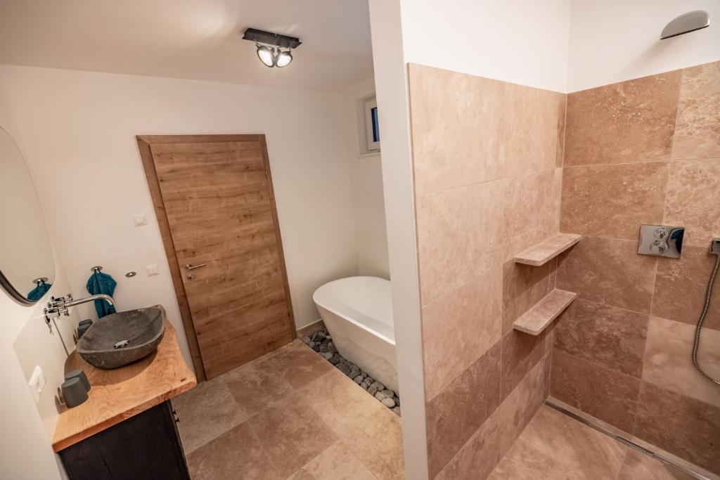 Kúpeľňa v ubytovaní Berg Apartment-Berg im Drautal
