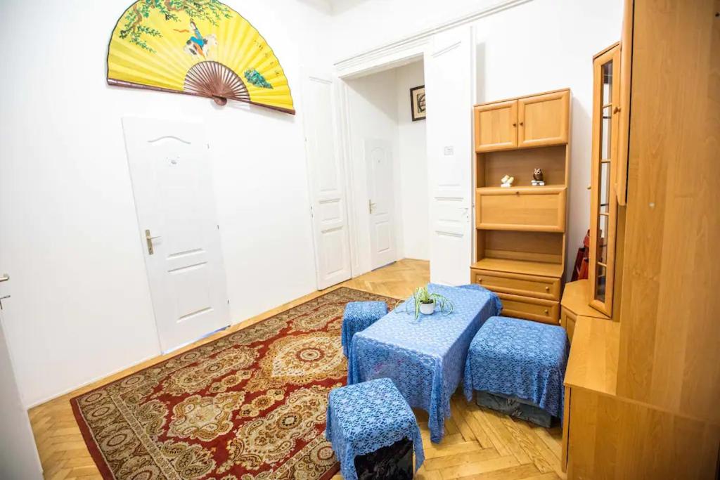 Posteľ alebo postele v izbe v ubytovaní Center apartment 5 private room for 19 people