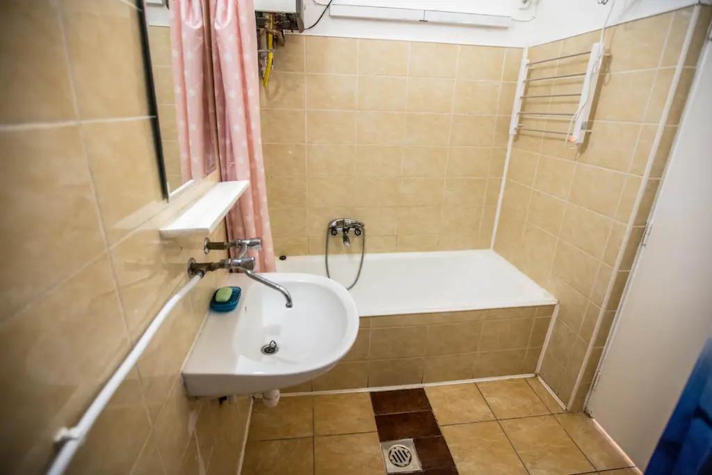 Kúpeľňa v ubytovaní Center apartment 5 private room for 19 people