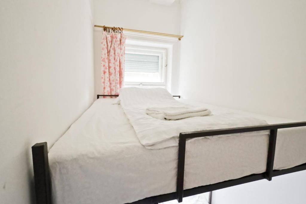 Posteľ alebo postele v izbe v ubytovaní Center apartment 5 private room for 19 people