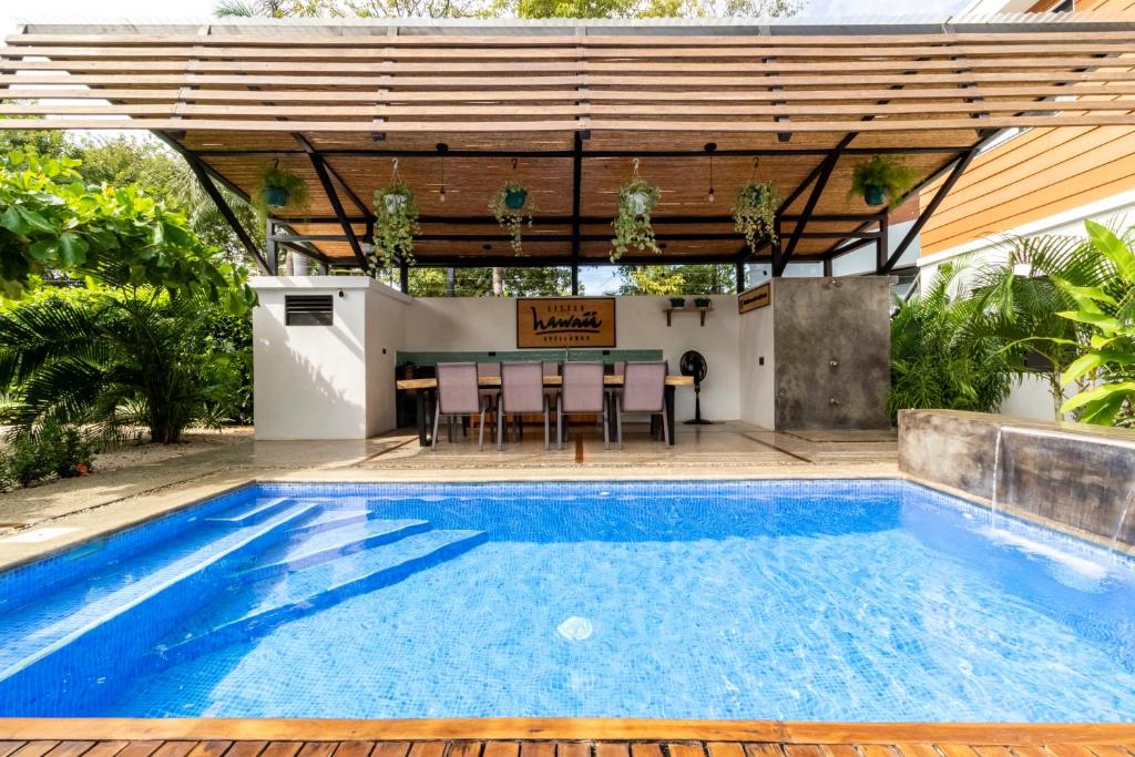 Bazén v ubytování Little Hawaii Avellanas nebo v jeho okolí
