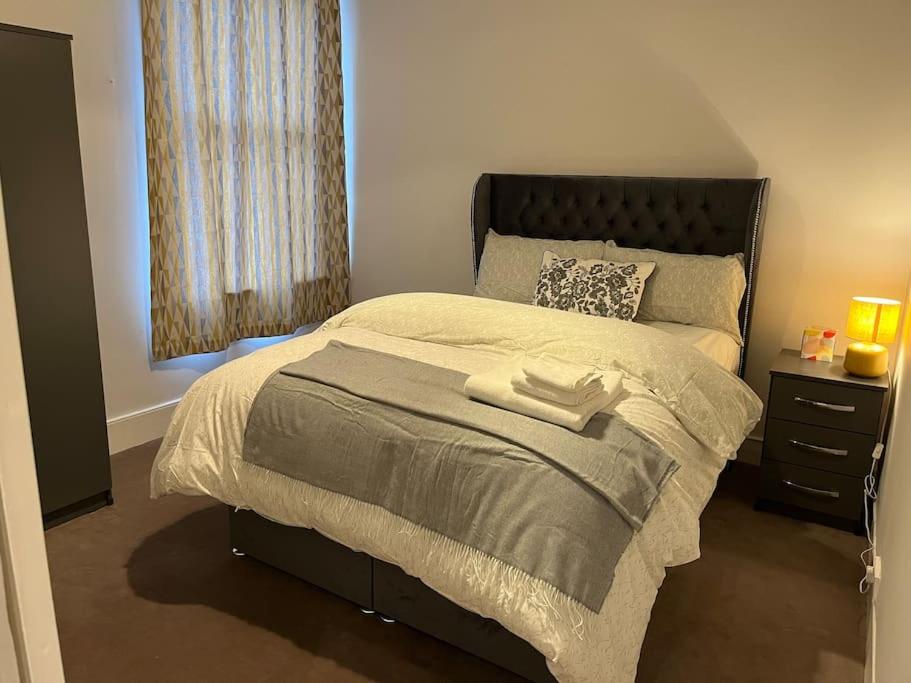 Bright & Spacious 2 bed Apartment