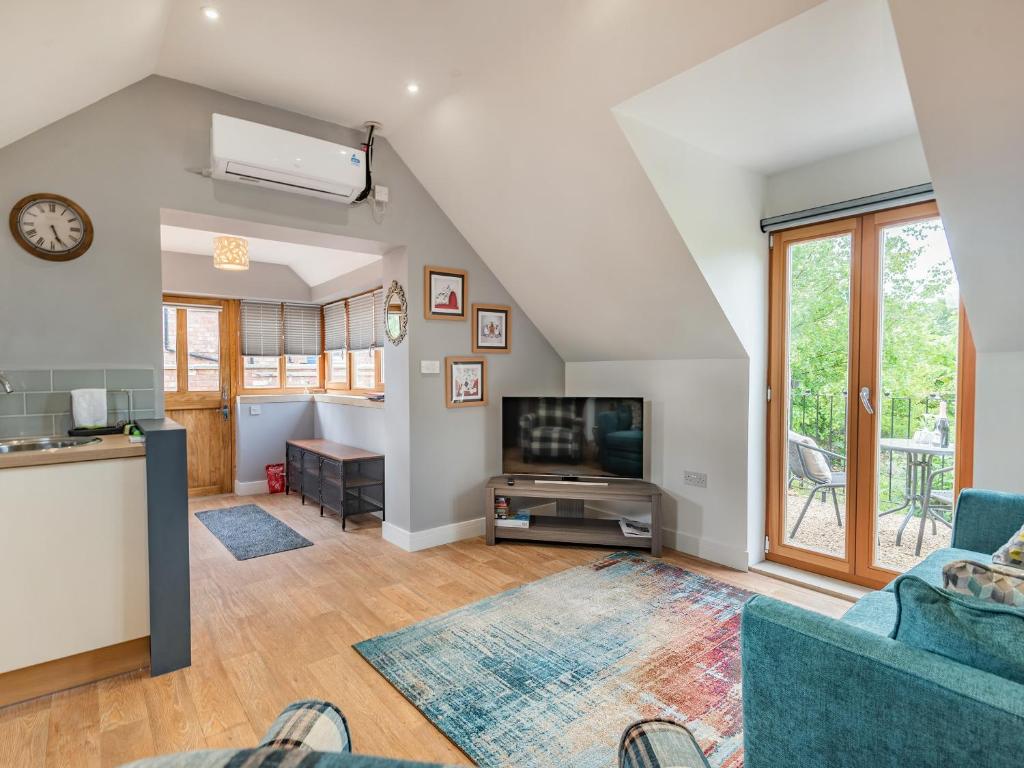 a living room with a couch and a tv at The Water Shed in Counthorpe