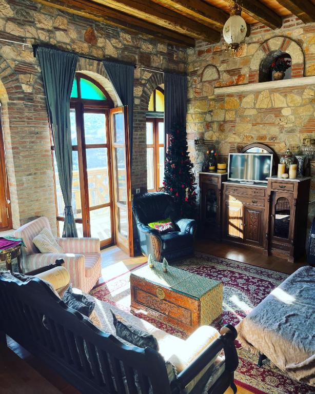 A seating area at Lykos Mansion