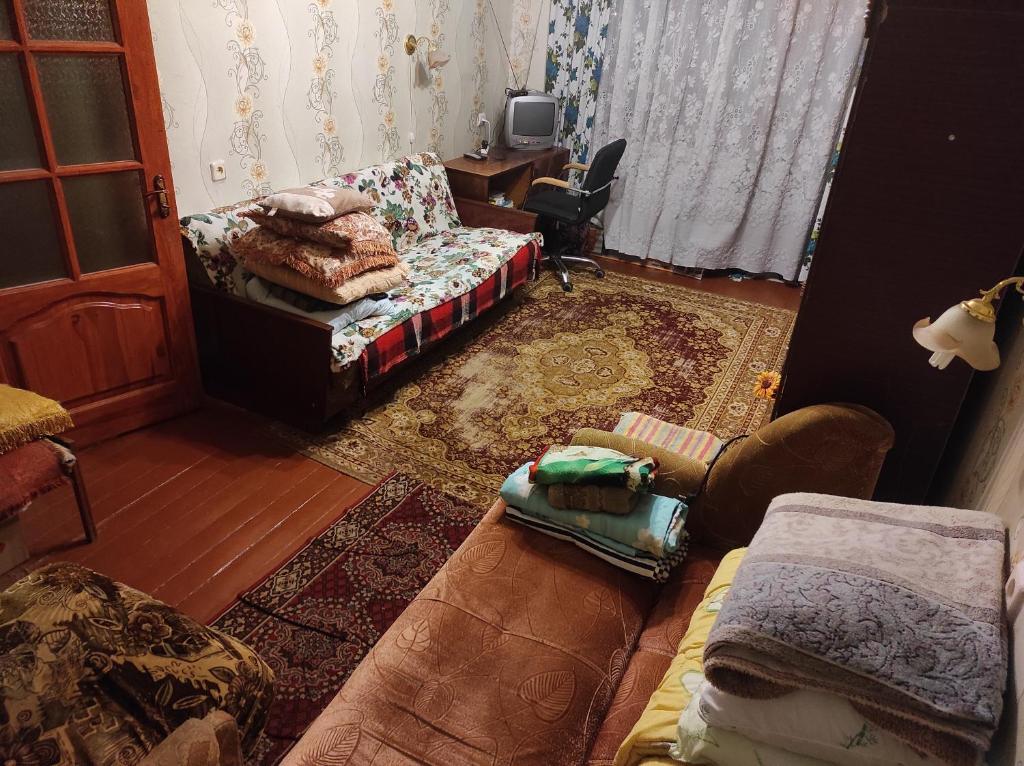 a living room with a couch and a chair at Есть много вариантов!! 2х комнатная квартира тел 096-314-33-18 in Khmelnytskyi