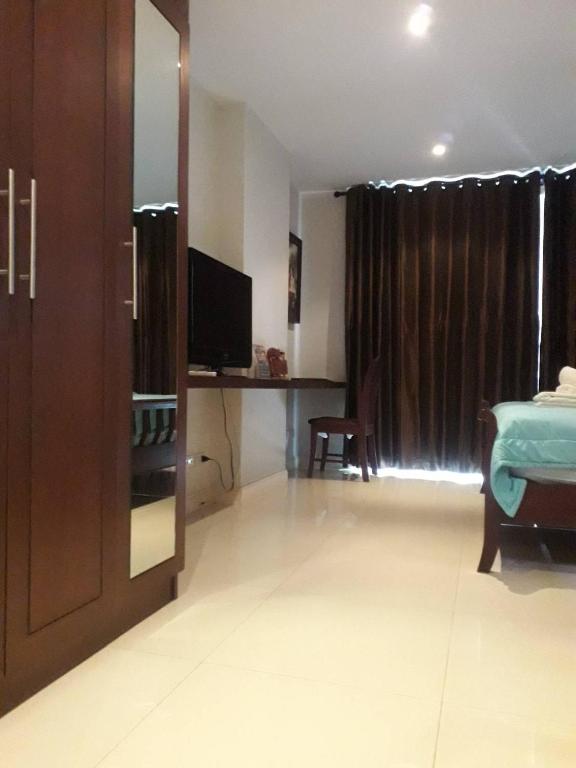 TV a/nebo společenská místnost v ubytování Jomtien Beach Penthouses Condo