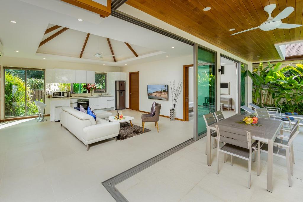 Posezení v ubytování Laem Ka Residence by Tropiclook