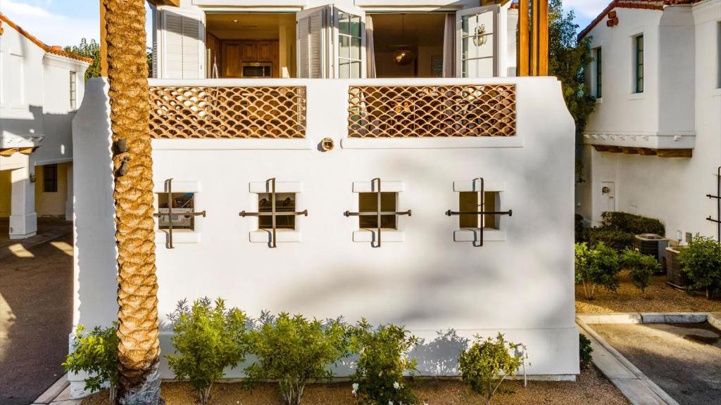 SV111 Modern 1 Bedroom Spa Villa in LQ Resort - Housity